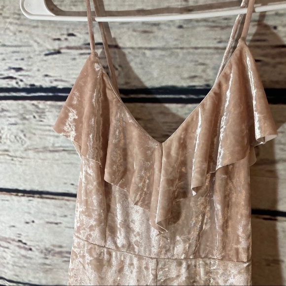 Urban Outfitters Blush Nude Crushed Velvet Romper - Picture 4 of 10